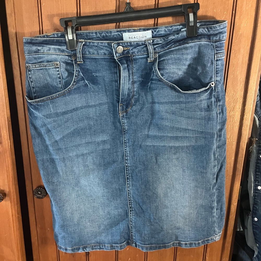 Kenneth Cole Reaction Blue Denim Knee-Length Skirt